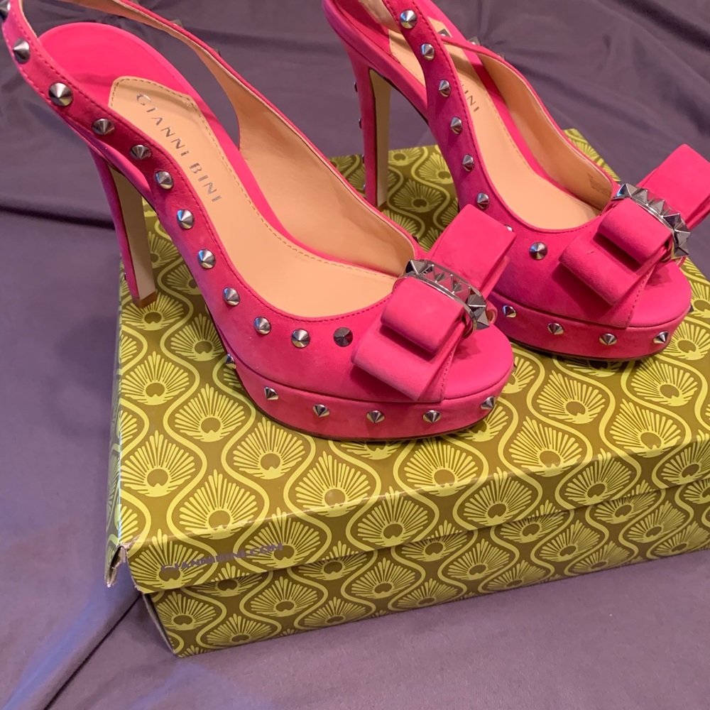 Gorgeous Gianni Bini high heels